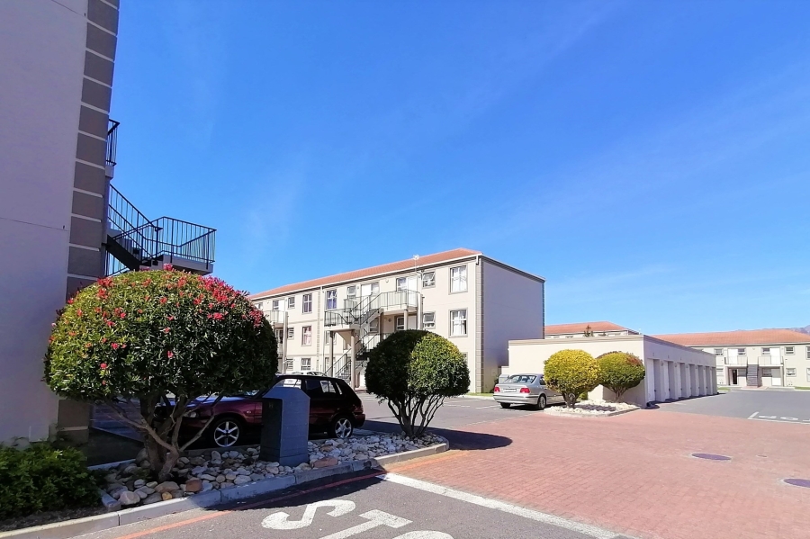 2 Bedroom Property for Sale in Guldenland Western Cape